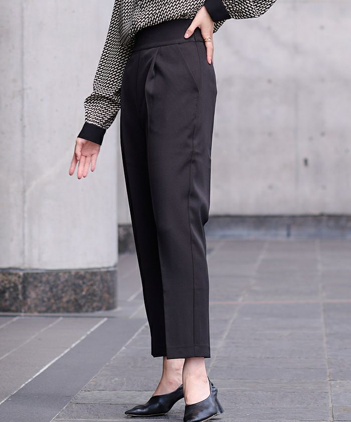 ハイウエストタックテーパードパンツ | ur's（ユアーズ）