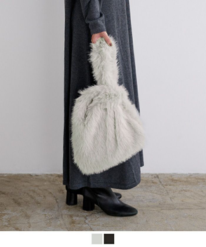 NIKE フェイク ファー トートバッグ WOMEN'S FAUX FUR TOTE BAG