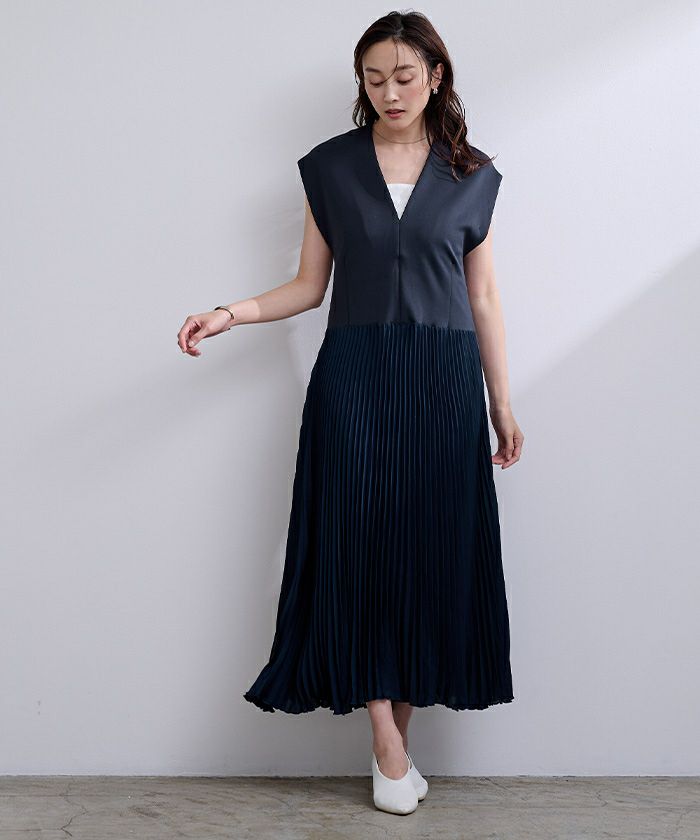 【美品】プリーツプリーズ ネイビー 23AW 横プリーツ ワンピース ハイネック 美品】プリーツプリーズ ネイビー 23AW 横プリーツ ワンピース