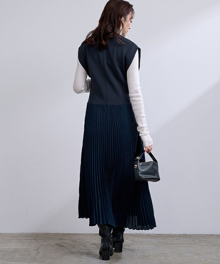 ディープVネックプリーツワンピース | ur's（ユアーズ）