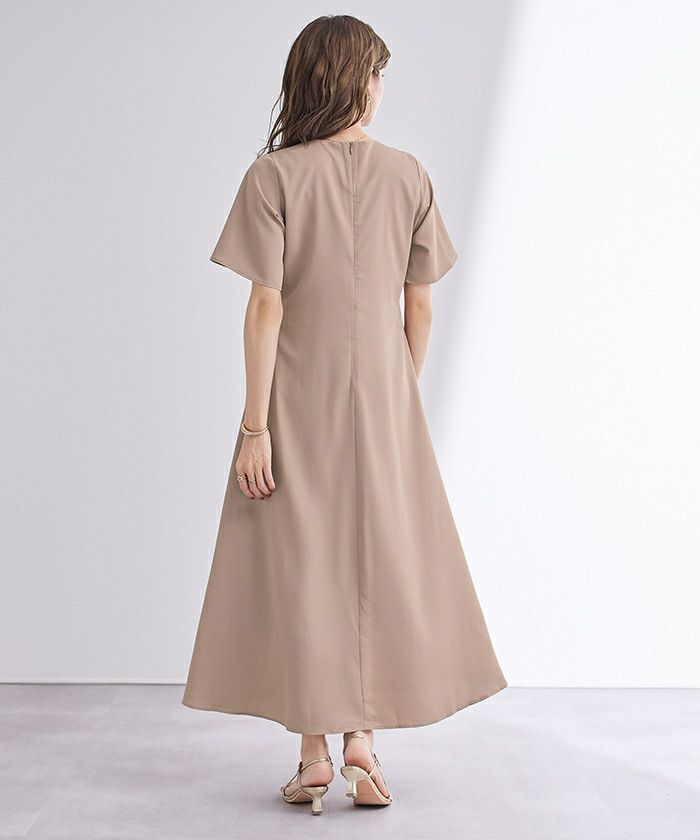 Vネックフィットアンドフレアワンピース | ur's（ユアーズ）