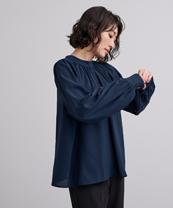 前後2wayゴールド釦ギャザーブラウス | ur's（ユアーズ）