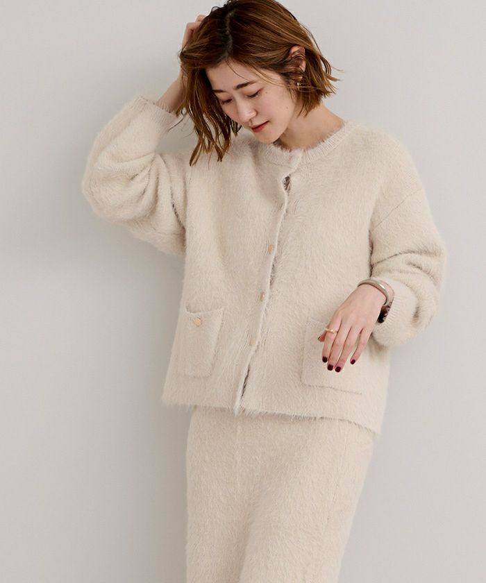 GOLDEN  ニットカーディガン ゴールドボタン使いが上品見せ。エレガント胸刺ニットカーディガン