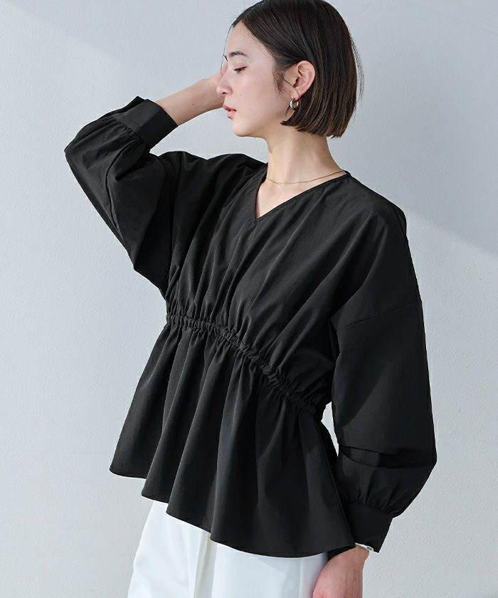 Vネックウエストギャザーブラウス | ur's（ユアーズ）