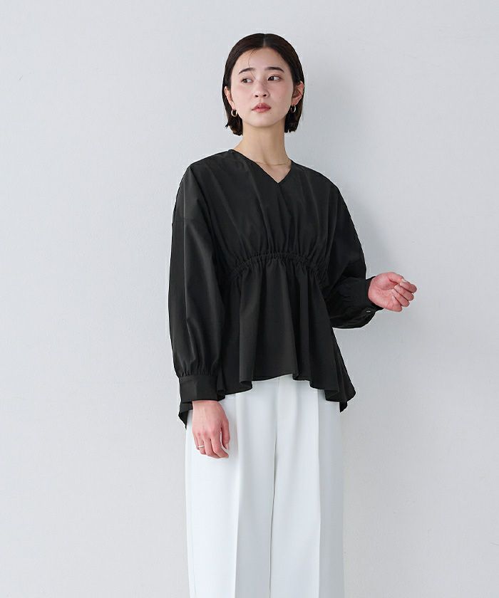 Vネックウエストギャザーブラウス | ur's（ユアーズ）