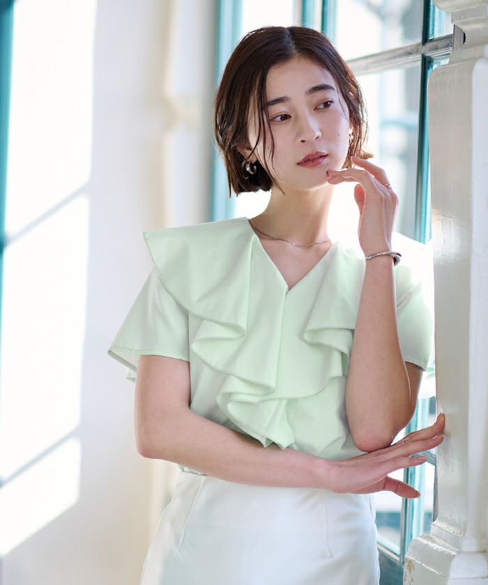 フリルVネックブラウス【メール便可／100】 | ur's（ユアーズ）